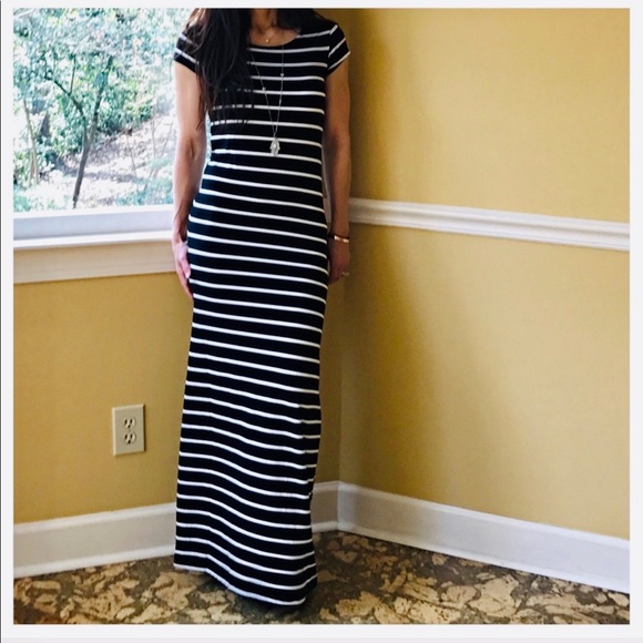 ✨LAST ONES SALE✨Striped maxi dress - Picture 2 of 8